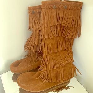 5 layer Fringe Minnetonka Moccasin Size 8.